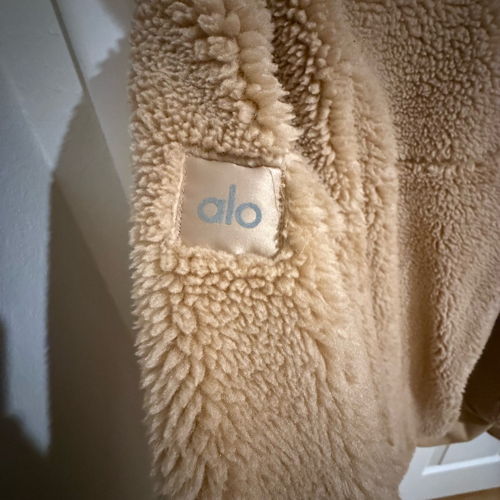 AloYoga Foxy Sherpa Jacket - Picture 7 of 7